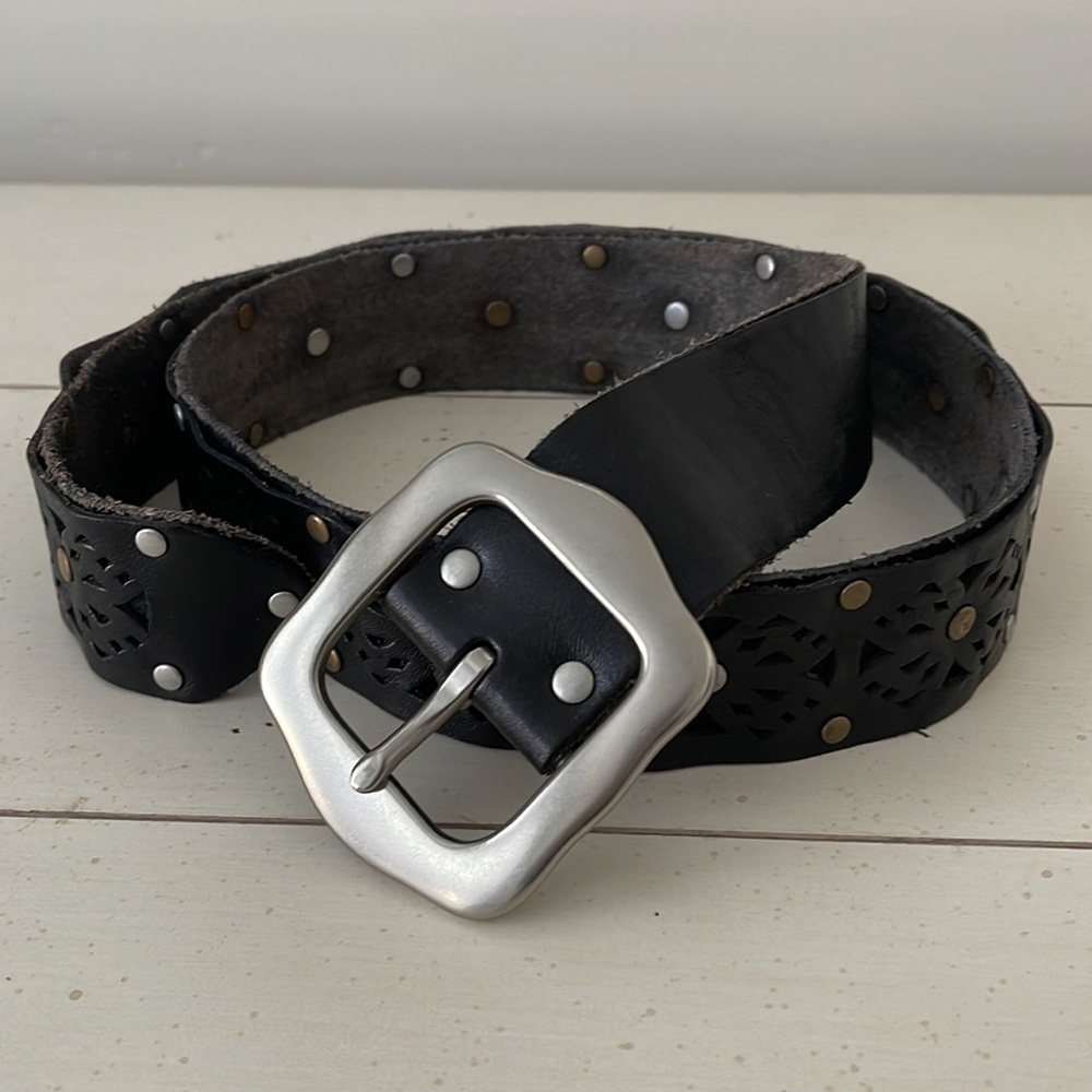 Pre-owned Lucky Brand black leather belt with copper and silver metal studs. MED